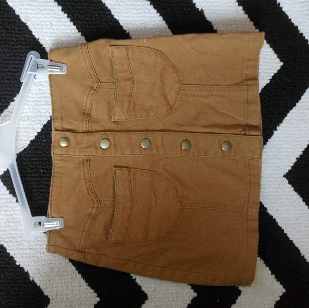 FOREVER21 TAN BUTTON DOWN SKIRT